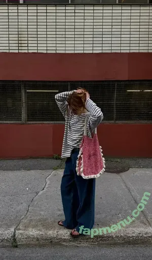 Sophie Nelisse / sophie__nelisse nude photo #0259