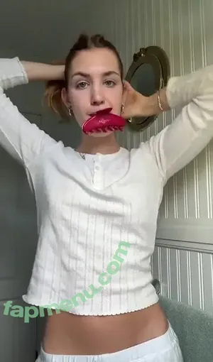 Sophie Nelisse / sophie__nelisse nude photo #0274