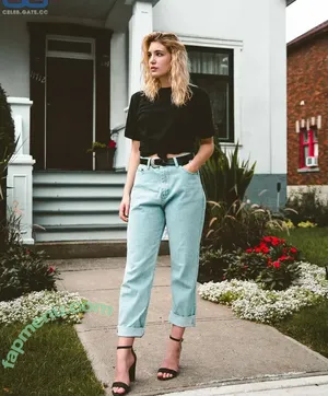 Sophie Nelisse / sophie__nelisse nude photo #0298