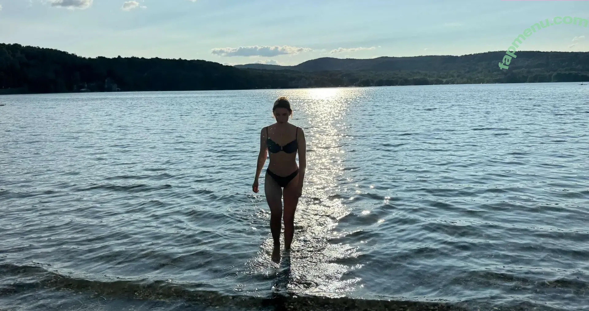 Sophie Nelisse nude photo #0221 (sophie__nelisse)