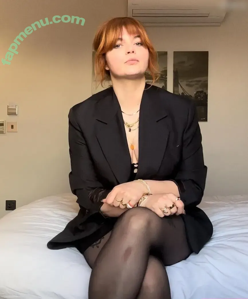 Sophie Passmann nude photo #0002 (Sophiepassmann)