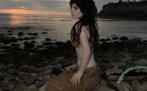 Sophie Thatcher / soapy.t / sophie_thatcher nude photo #0850