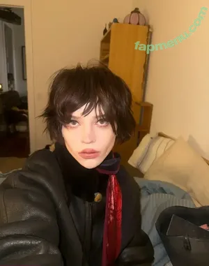 Sophie Thatcher / soapy.t / soapythinker / sophie_thatcher nude photo #0930