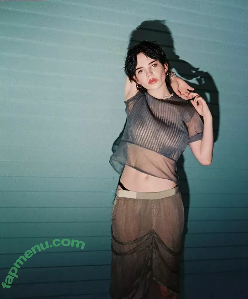 Sophie Thatcher nude photo #0085 (soapy.t / sophie_thatcher)