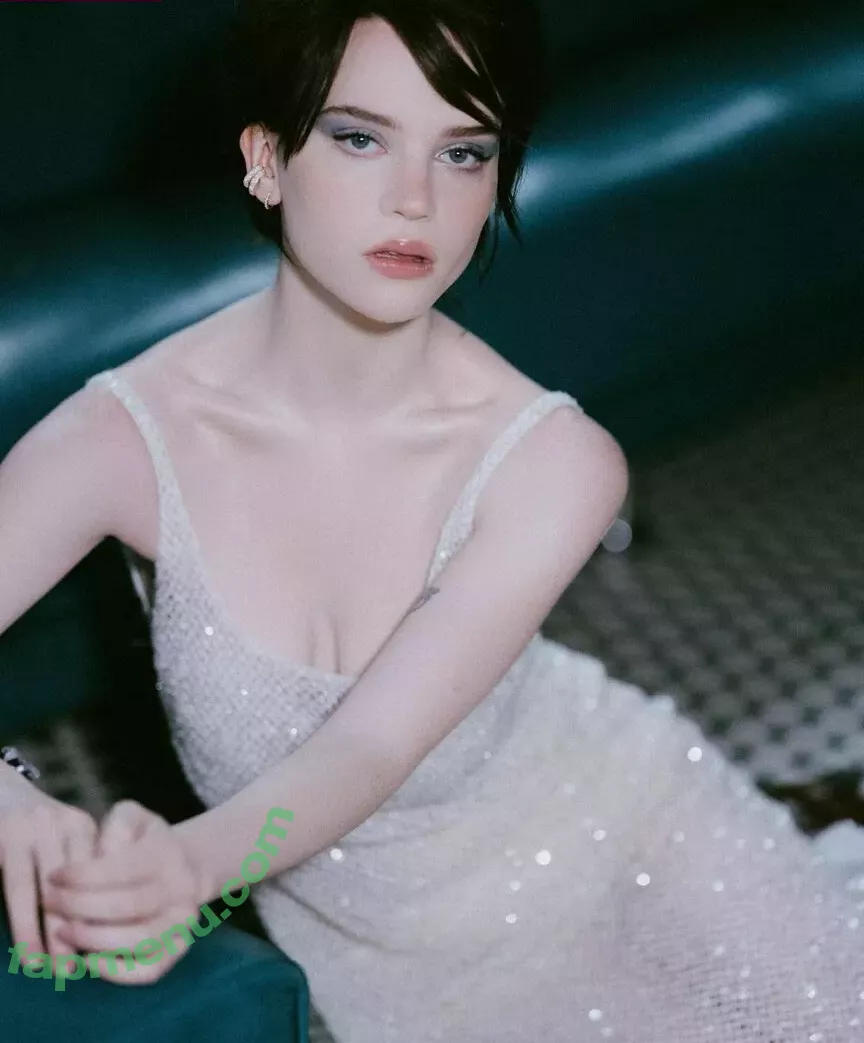 Sophie Thatcher nude photo #0096 (soapy.t / sophie_thatcher)