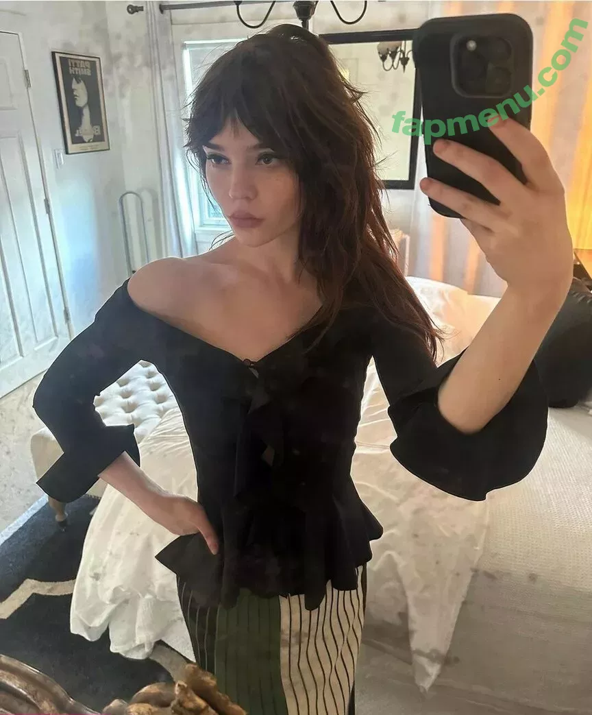 Sophie Thatcher nude photo #0099 (soapy.t / sophie_thatcher)