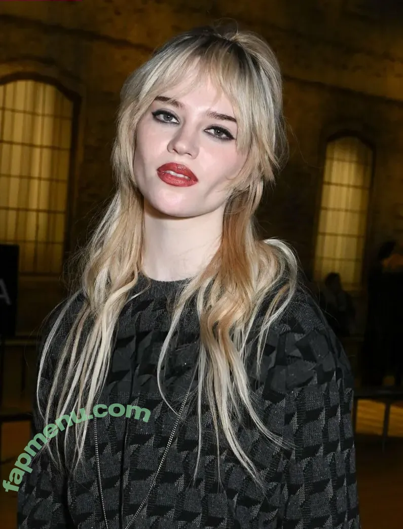 Sophie Thatcher nude photo #0548 (soapy.t / sophie_thatcher)