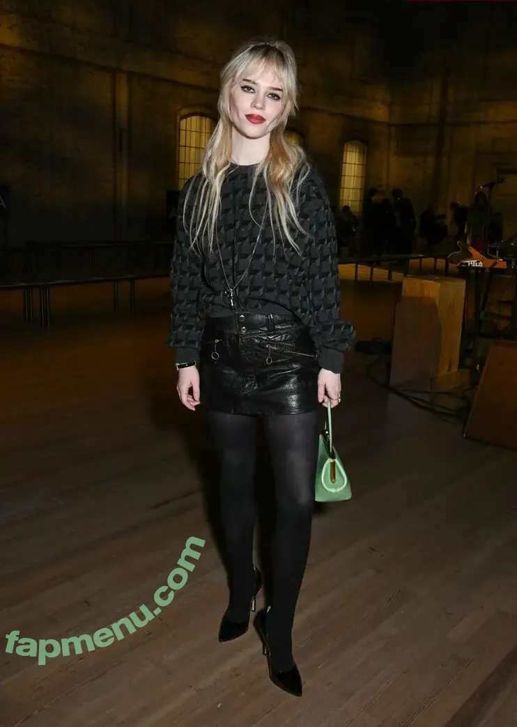 Sophie Thatcher nude photo #0549 (soapy.t / sophie_thatcher)