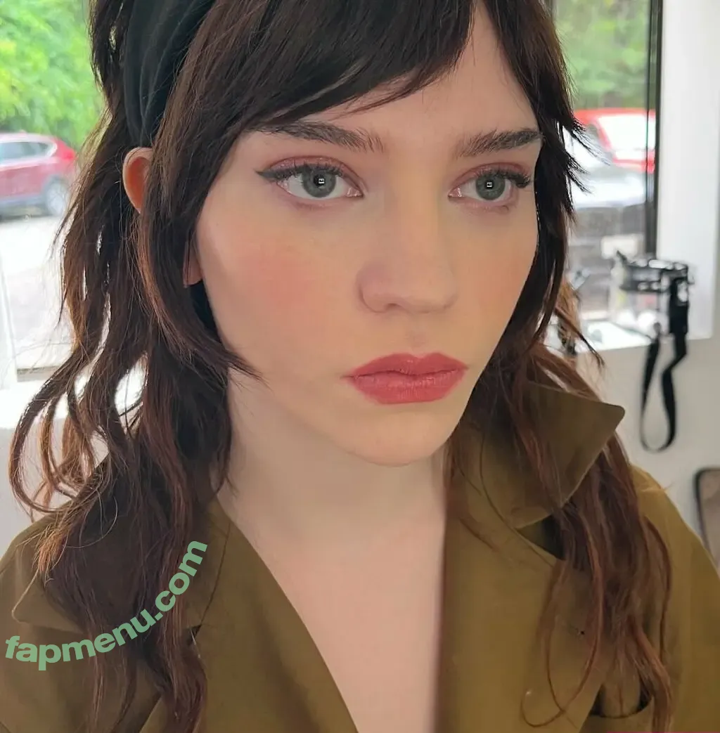 Sophie Thatcher nude photo #0551 (soapy.t / sophie_thatcher)