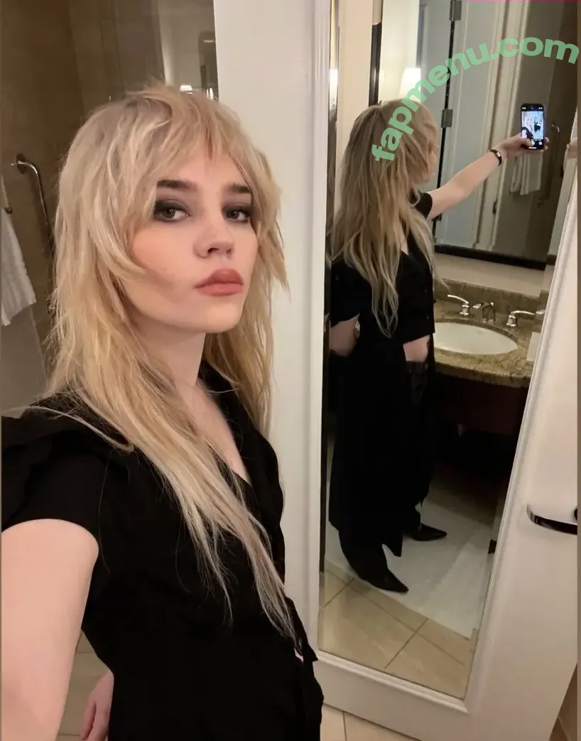 Sophie Thatcher nude photo #0554 (soapy.t / sophie_thatcher)