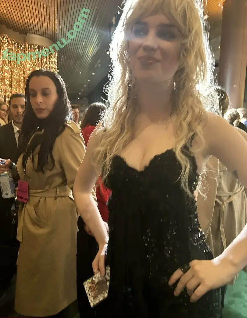 Sophie Thatcher nude photo #0560 (soapy.t / sophie_thatcher)