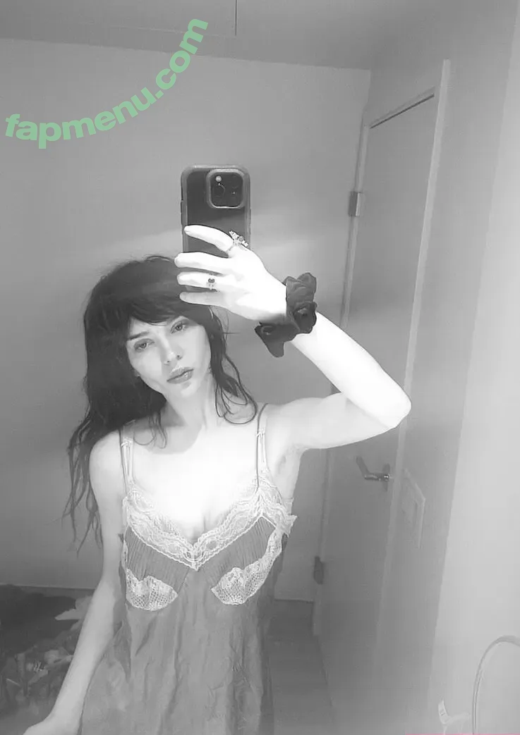 Sophie Thatcher nude photo #0680 (soapy.t / sophie_thatcher)