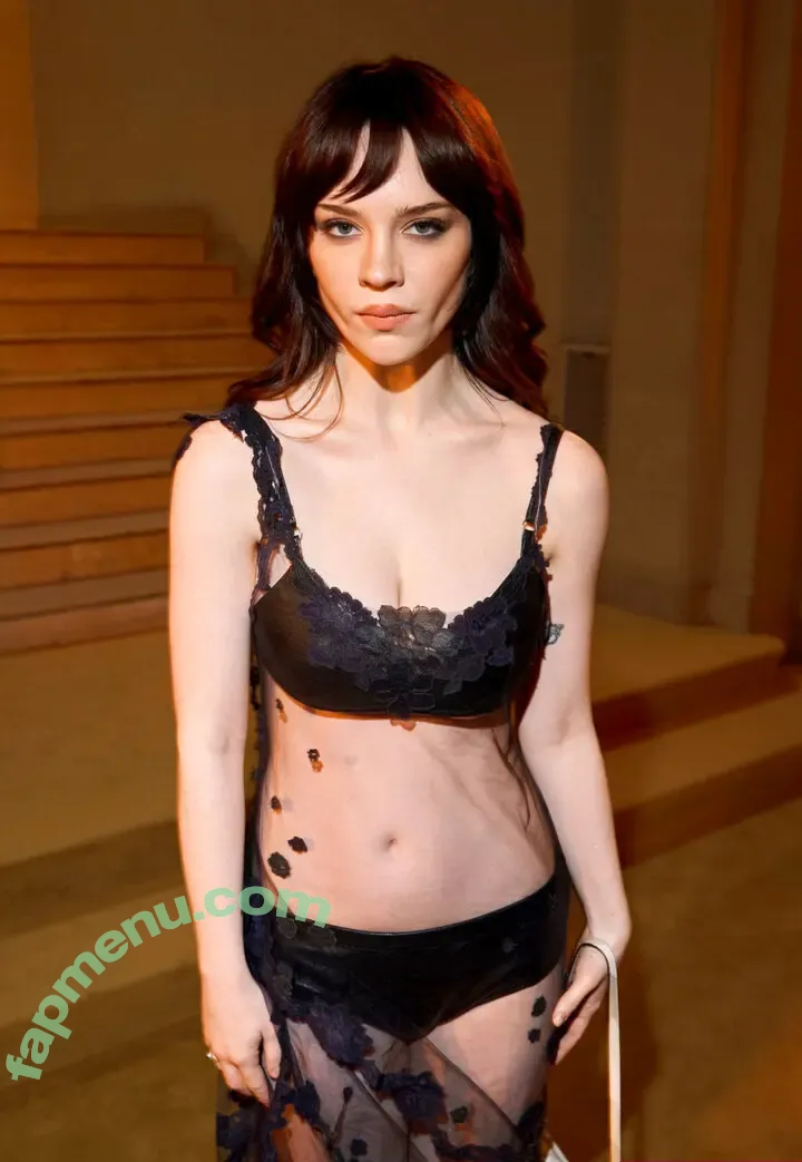 Sophie Thatcher nude photo #0710 (soapy.t / sophie_thatcher)