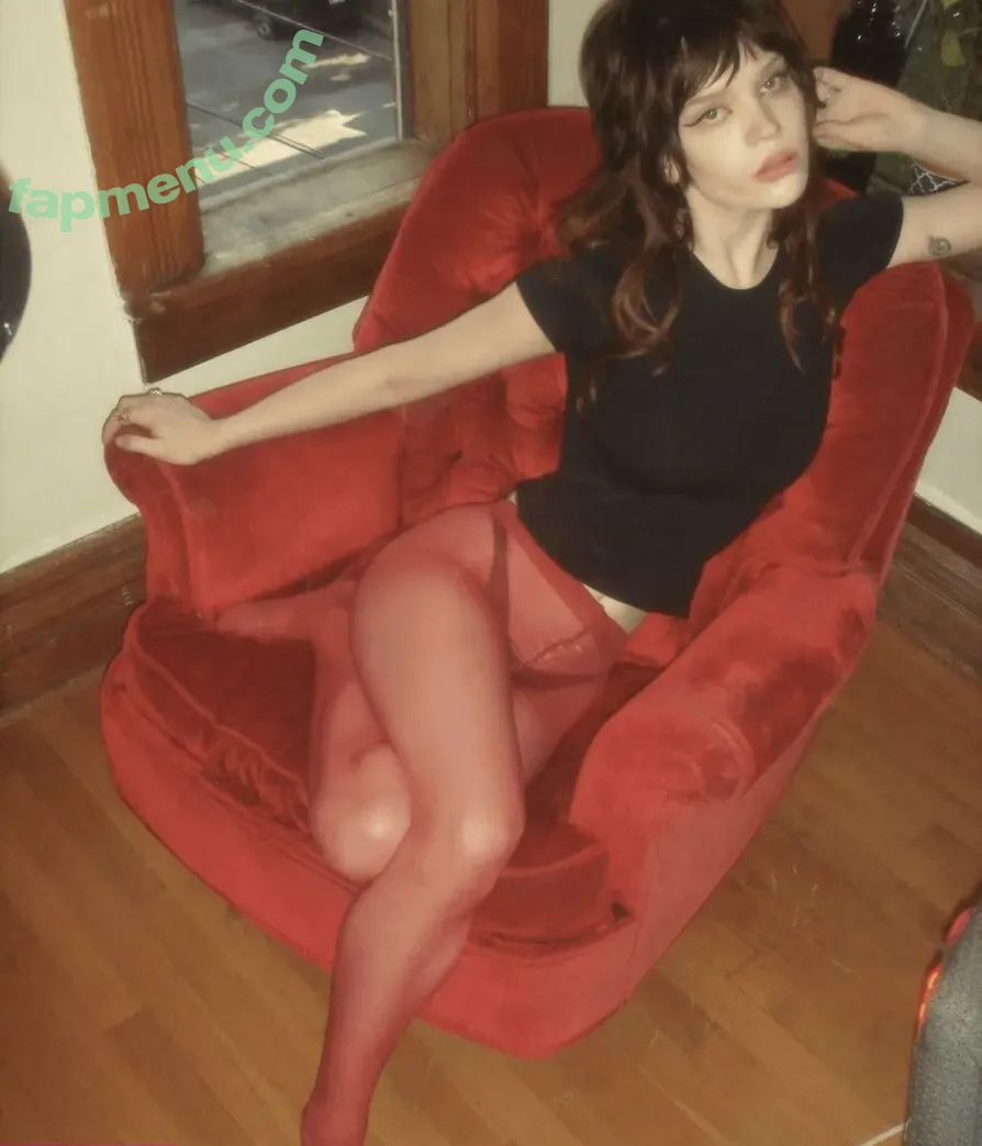 Sophie Thatcher nude photo #0711 (soapy.t / sophie_thatcher)