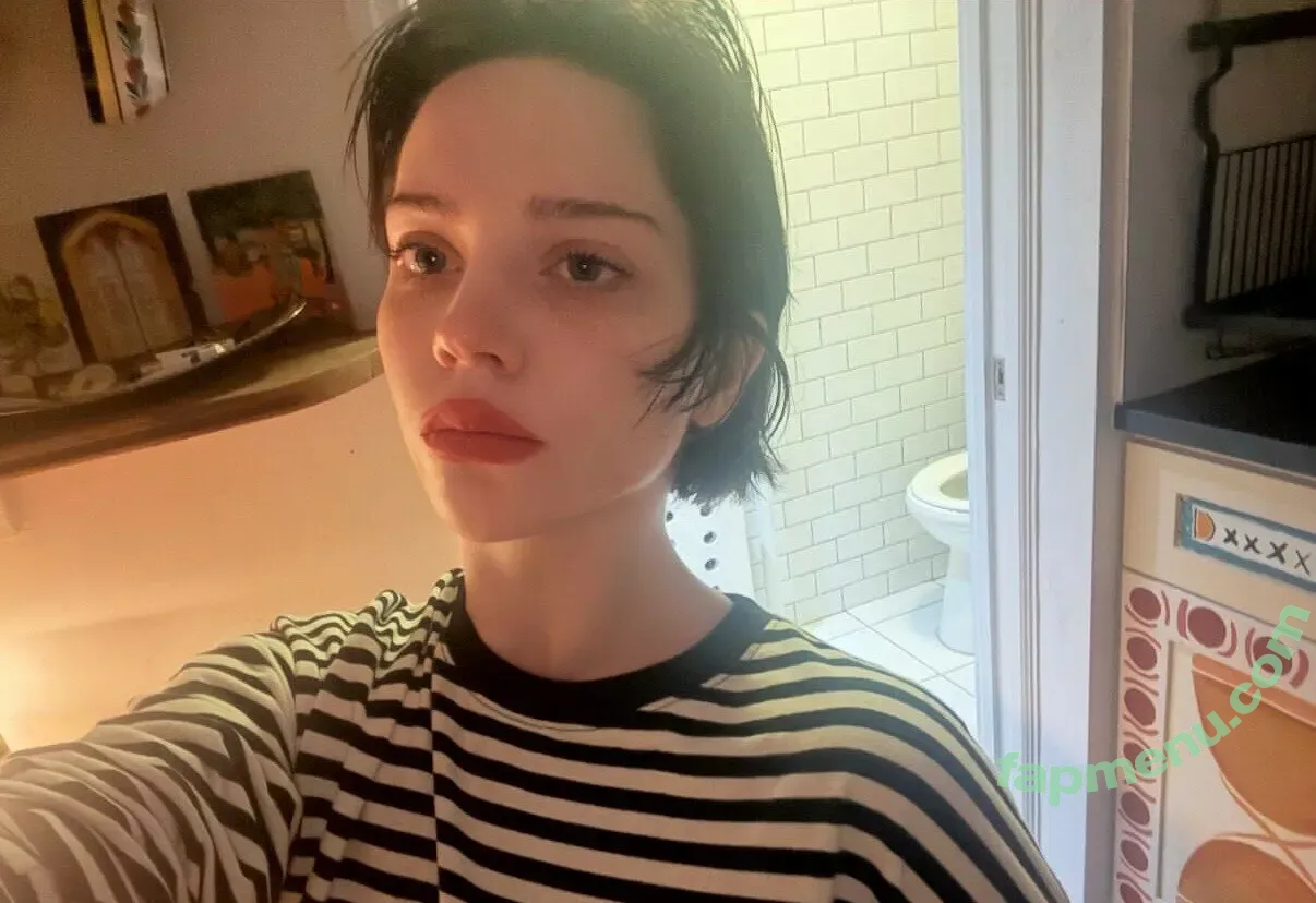 Sophie Thatcher nude photo #0908 (soapy.t / sophie_thatcher)