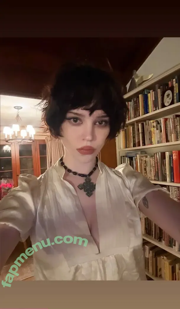 Sophie Thatcher nude photo #0912 (soapy.t / sophie_thatcher)