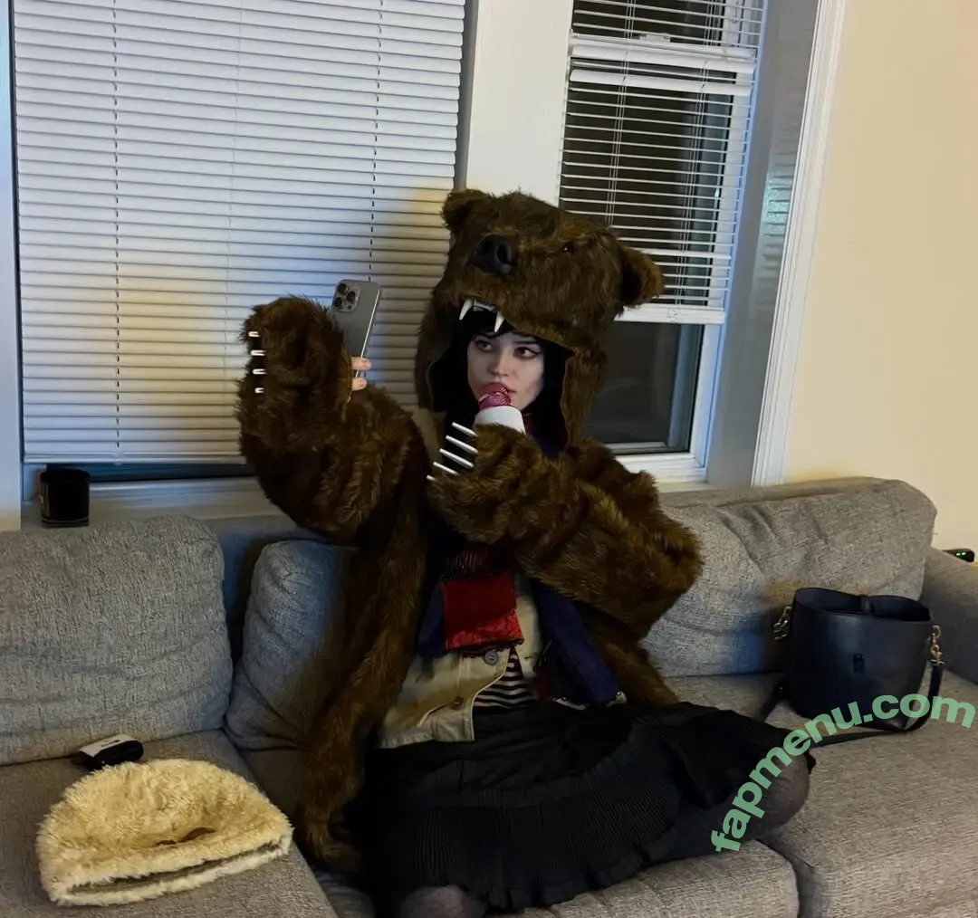 Sophie Thatcher nude photo #0932 (soapy.t / sophie_thatcher)