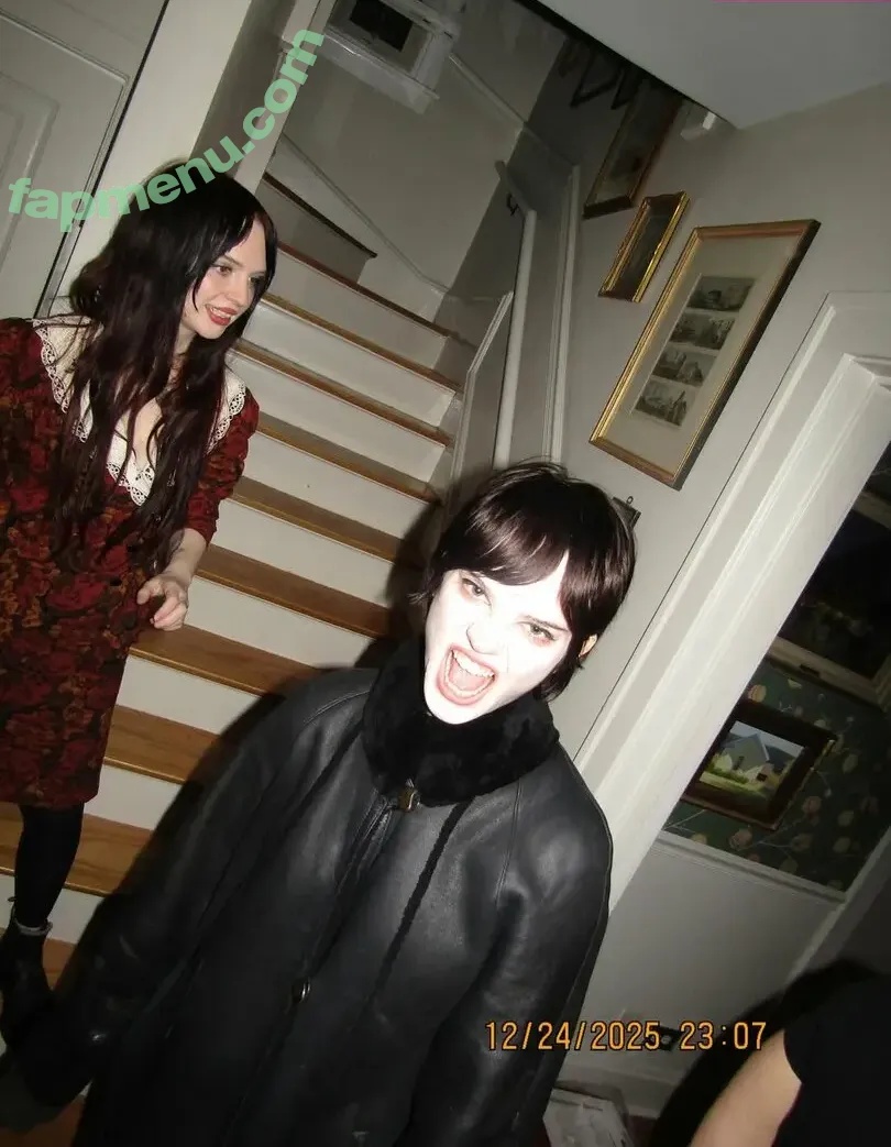 Sophie Thatcher nude photo #0934 (soapy.t / sophie_thatcher)