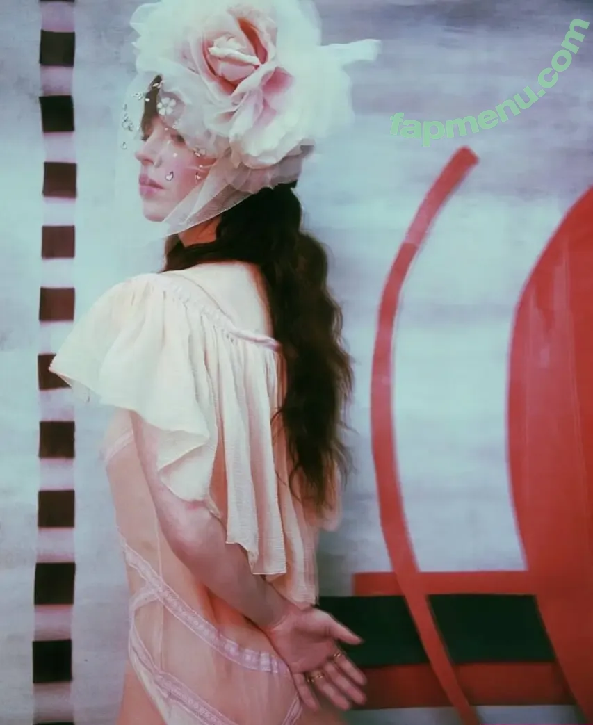 Sophie Thatcher nude photo #0940 (soapy.t / sophie_thatcher)