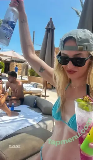 Sophie Turner / sexysophieturner / sophiet nude photo #0493
