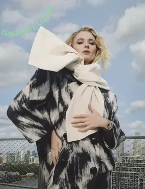 Sophie Turner / sexysophieturner / sophiet nude photo #0554