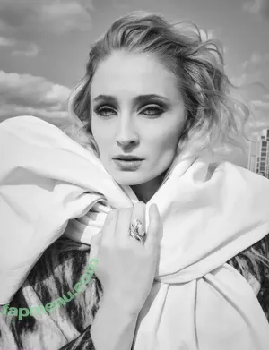 Sophie Turner / sexysophieturner / sophiet nude photo #0555