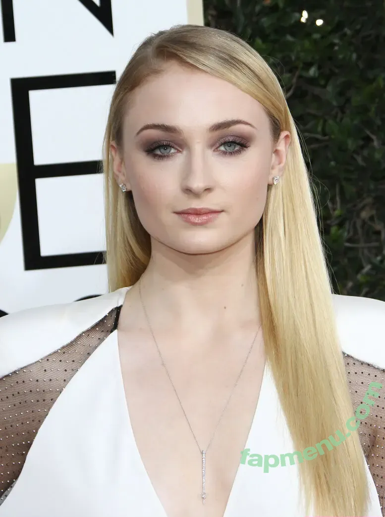 Sophie Turner nude photo #0007 (sexysophieturner / sophiet)