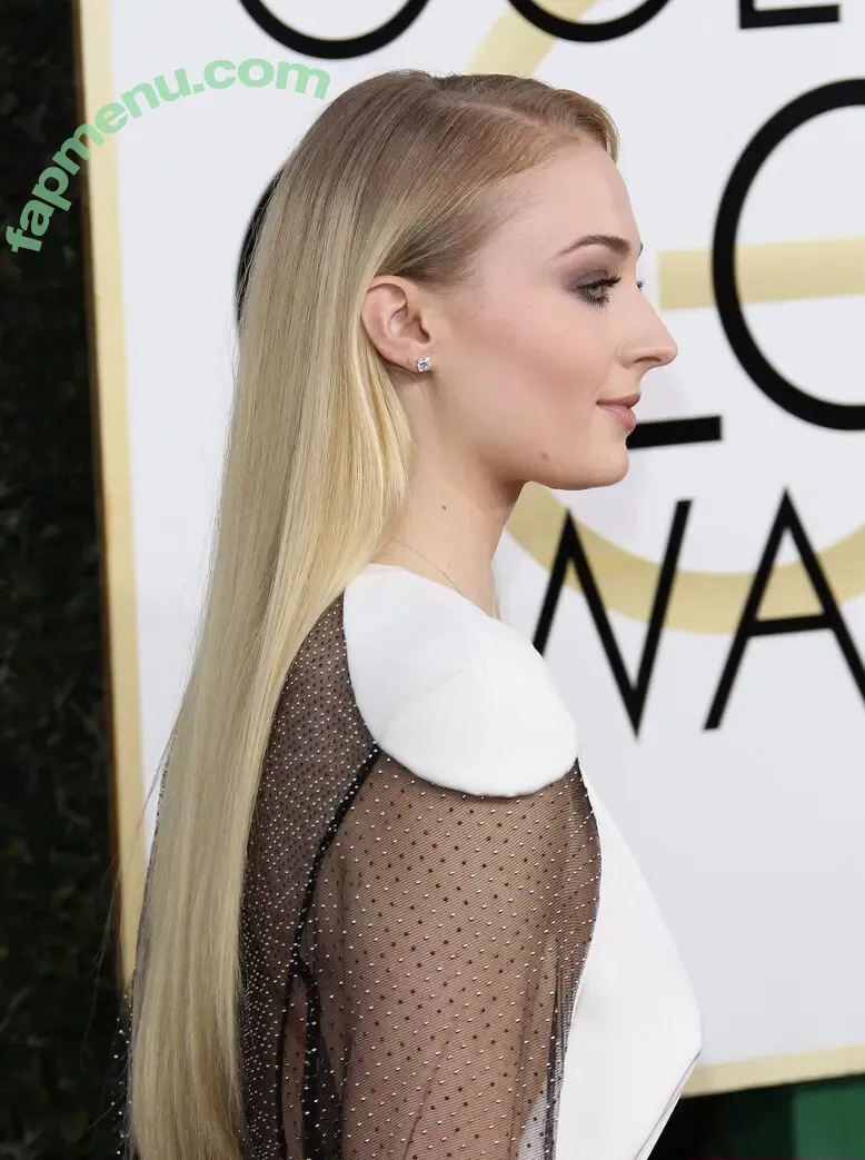 Sophie Turner nude photo #0012 (sexysophieturner / sophiet)