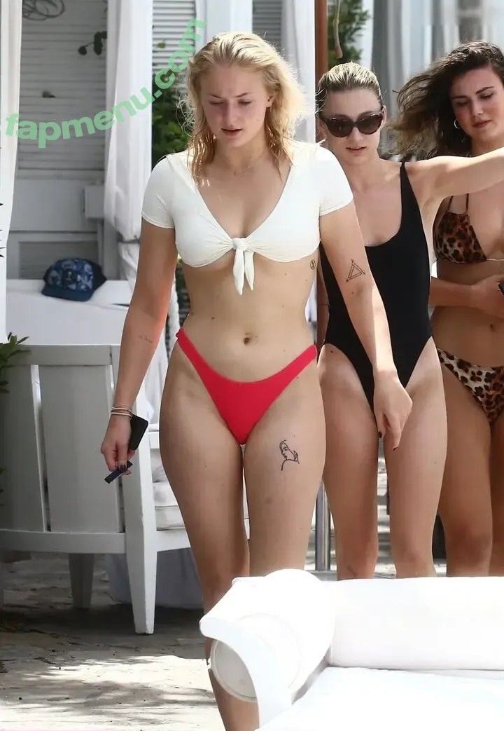 Sophie Turner nude photo #0158 (sexysophieturner / sophiet)