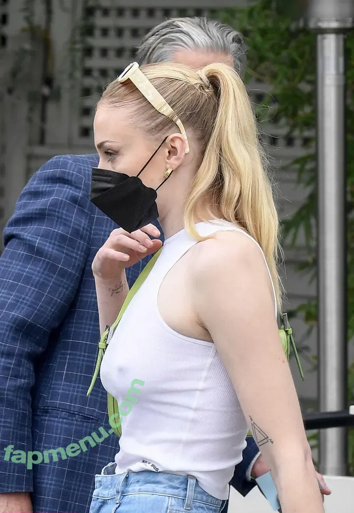 Sophie Turner nude photo #0217 (sexysophieturner / sophiet)