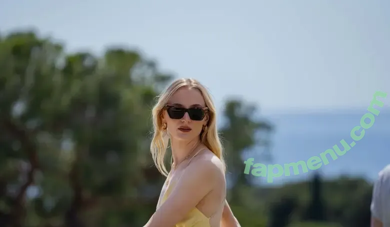 Sophie Turner nude photo #0292 (sexysophieturner / sophiet)