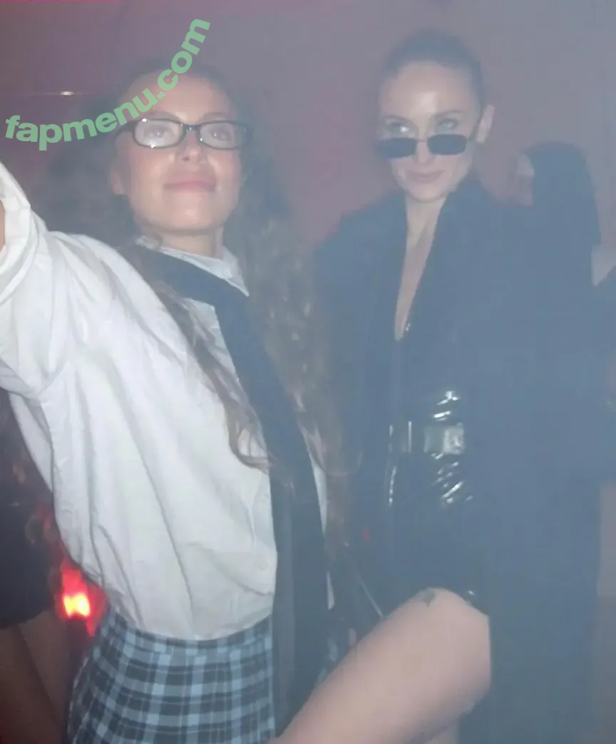 Sophie Turner nude photo #0337 (sexysophieturner / sophiet)