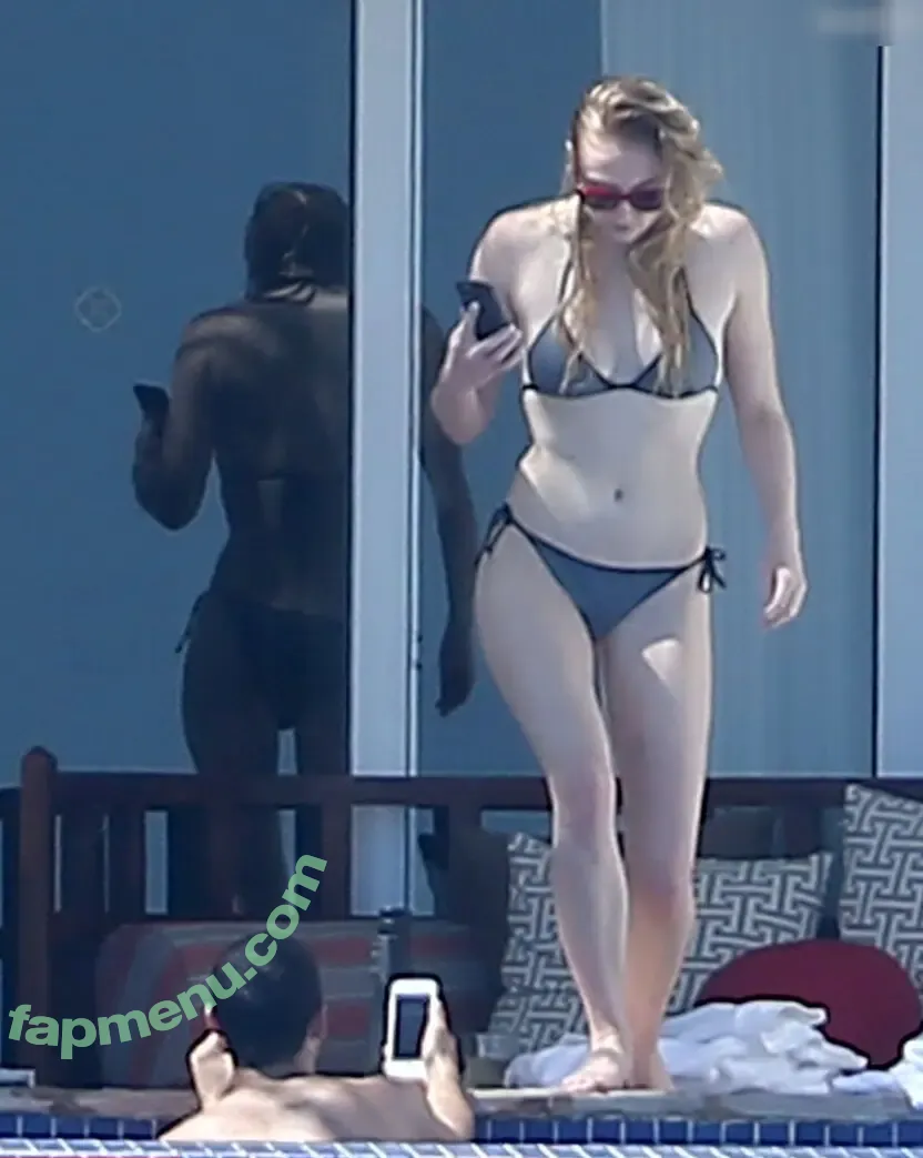 Sophie Turner nude photo #0349 (sexysophieturner / sophiet)