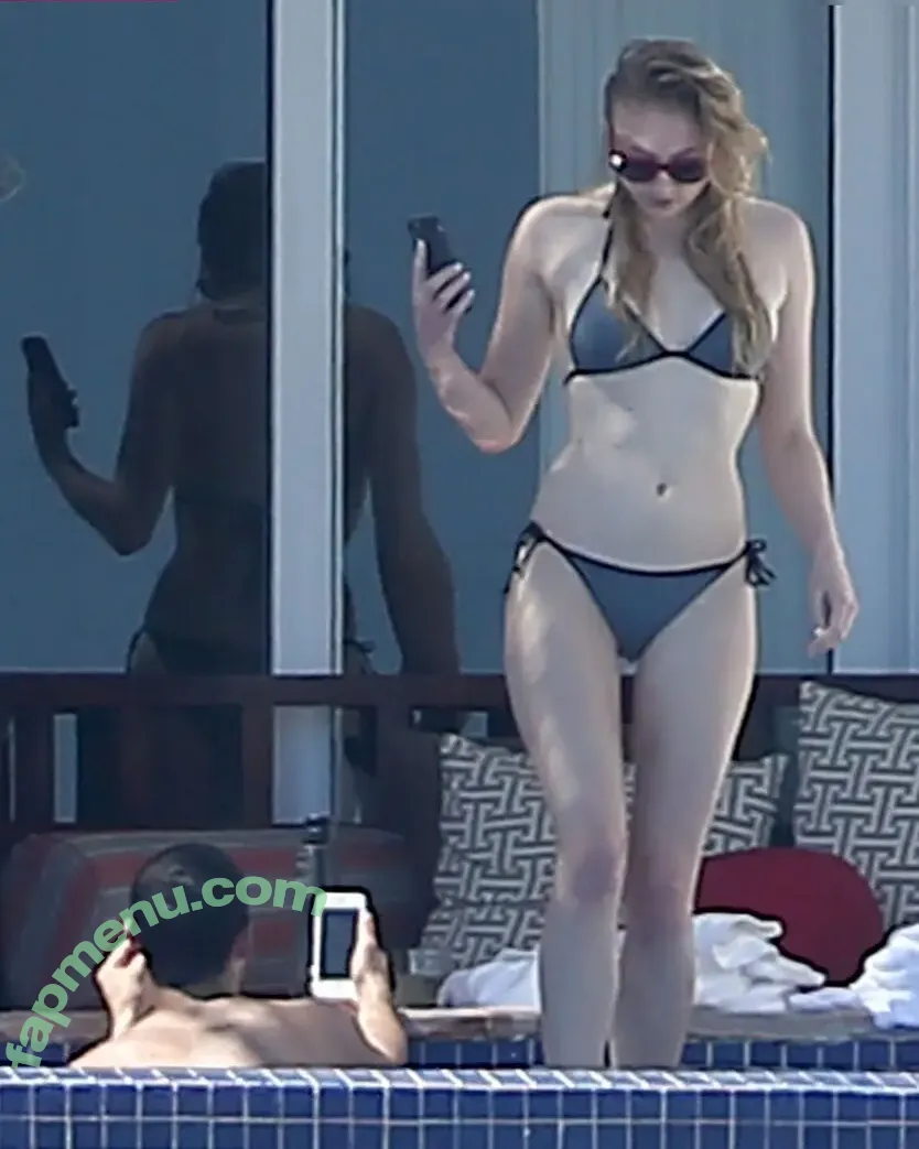 Sophie Turner nude photo #0356 (sexysophieturner / sophiet)