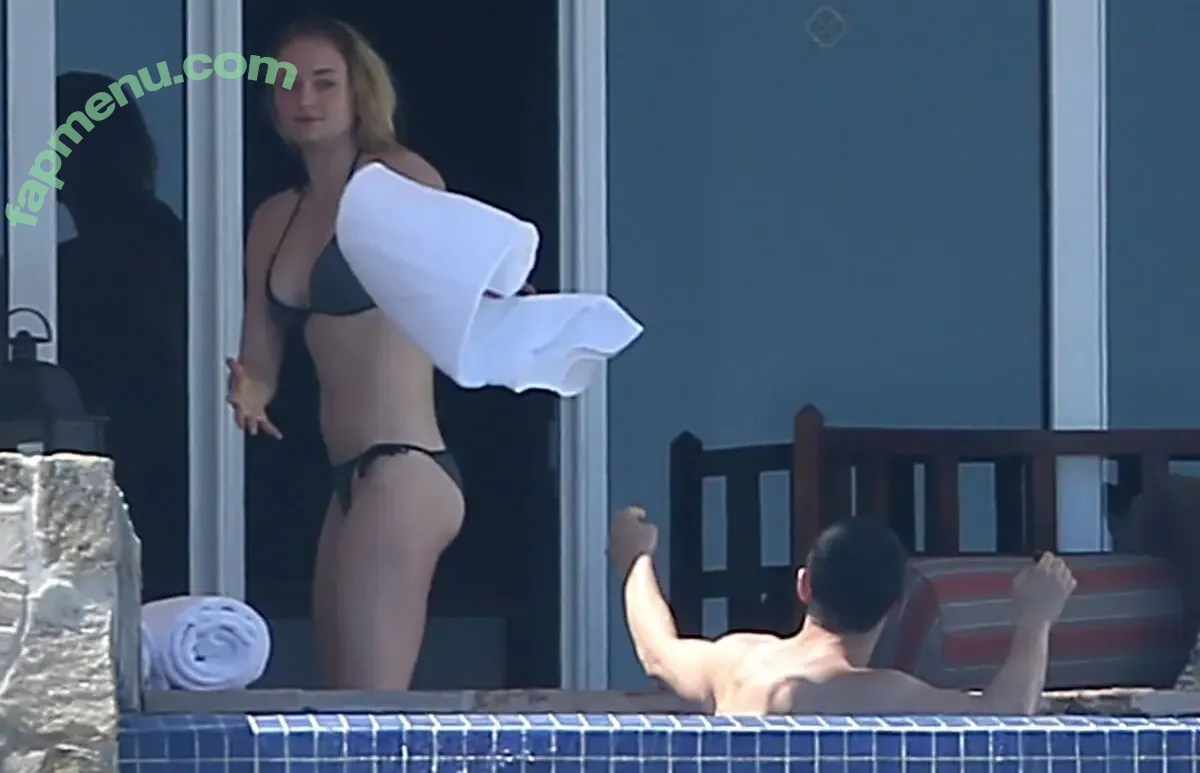 Sophie Turner nude photo #0357 (sexysophieturner / sophiet)