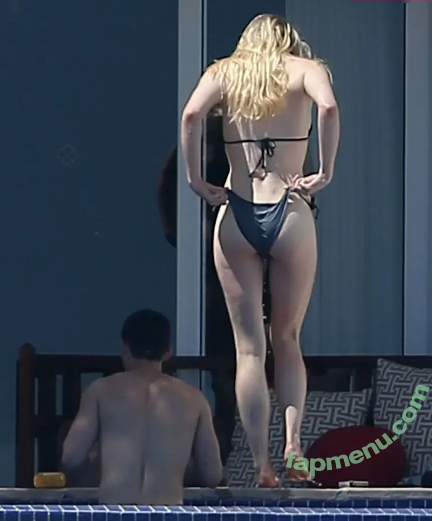 Sophie Turner nude photo #0361 (sexysophieturner / sophiet)