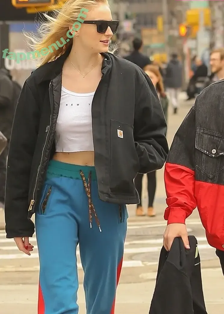 Sophie Turner nude photo #0440 (sexysophieturner / sophiet)