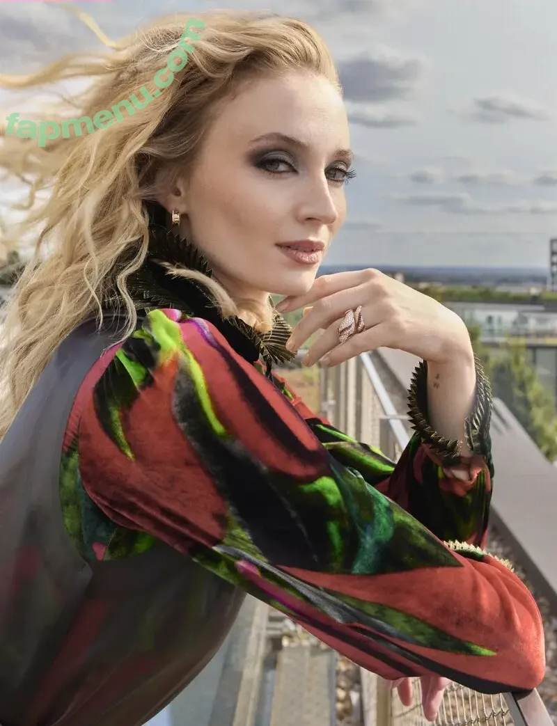 Sophie Turner nude photo #0550 (sexysophieturner / sophiet)