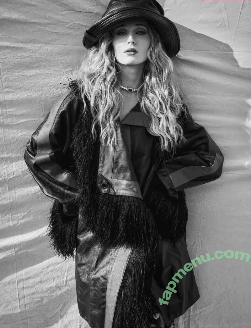 Sophie Turner nude photo #0551 (sexysophieturner / sophiet)