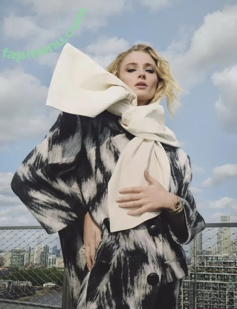 Sophie Turner nude photo #0554 (sexysophieturner / sophiet)