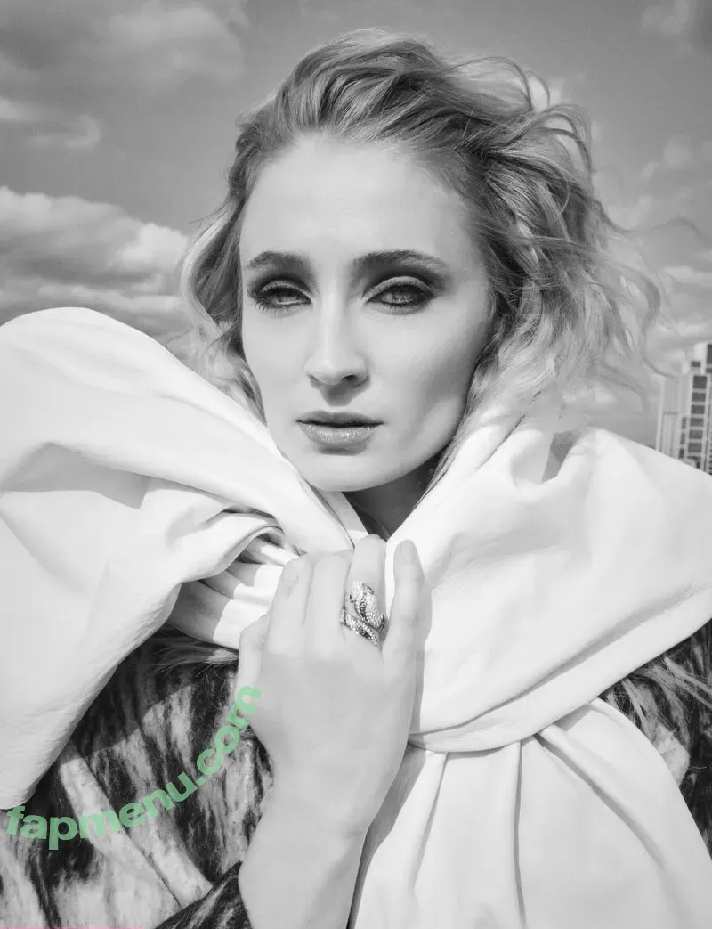 Sophie Turner nude photo #0555 (sexysophieturner / sophiet)