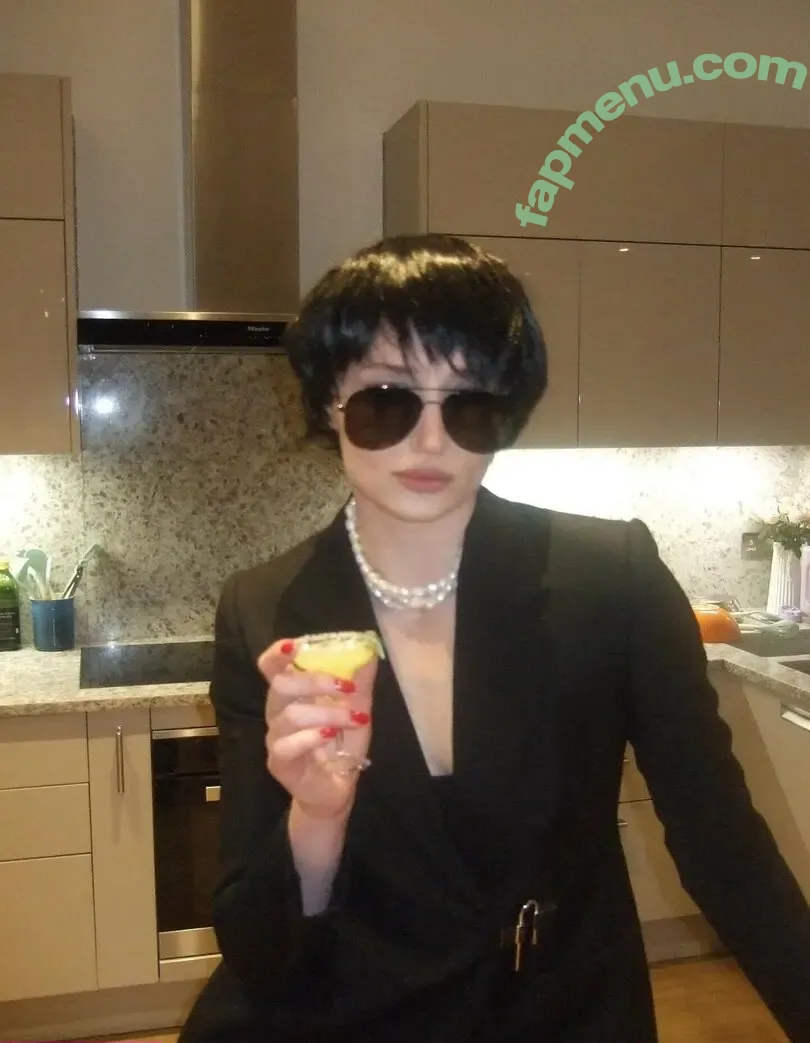 Sophie Turner nude photo #0593 (sexysophieturner / sophiet)