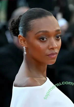 Sophie Wilde / sophiewilde / sophiewildee nude photo #0024