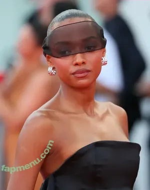 Sophie Wilde / sophiewilde / sophiewildee nude photo #0026