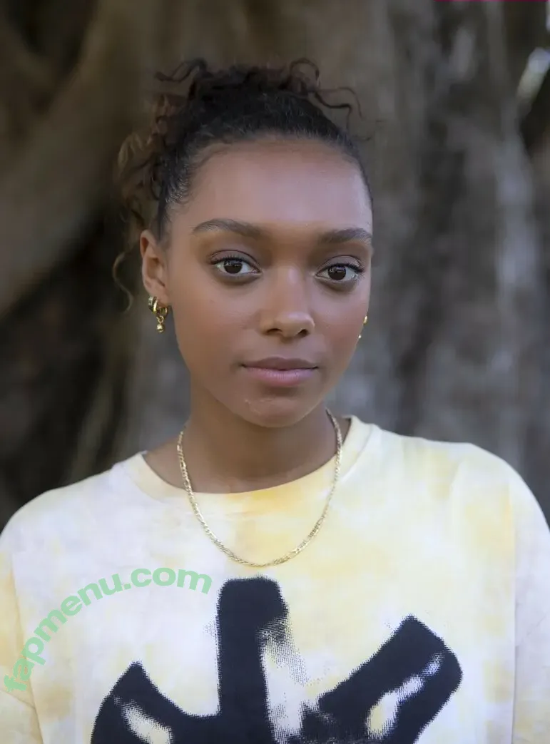 Sophie Wilde nude photo #0023 (sophiewilde / sophiewildee)