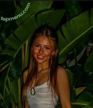 Sophie Williams / pleaseplease8 / soph_ann22 / sophiewilliamss.x / sophiexo nude photo #0084
