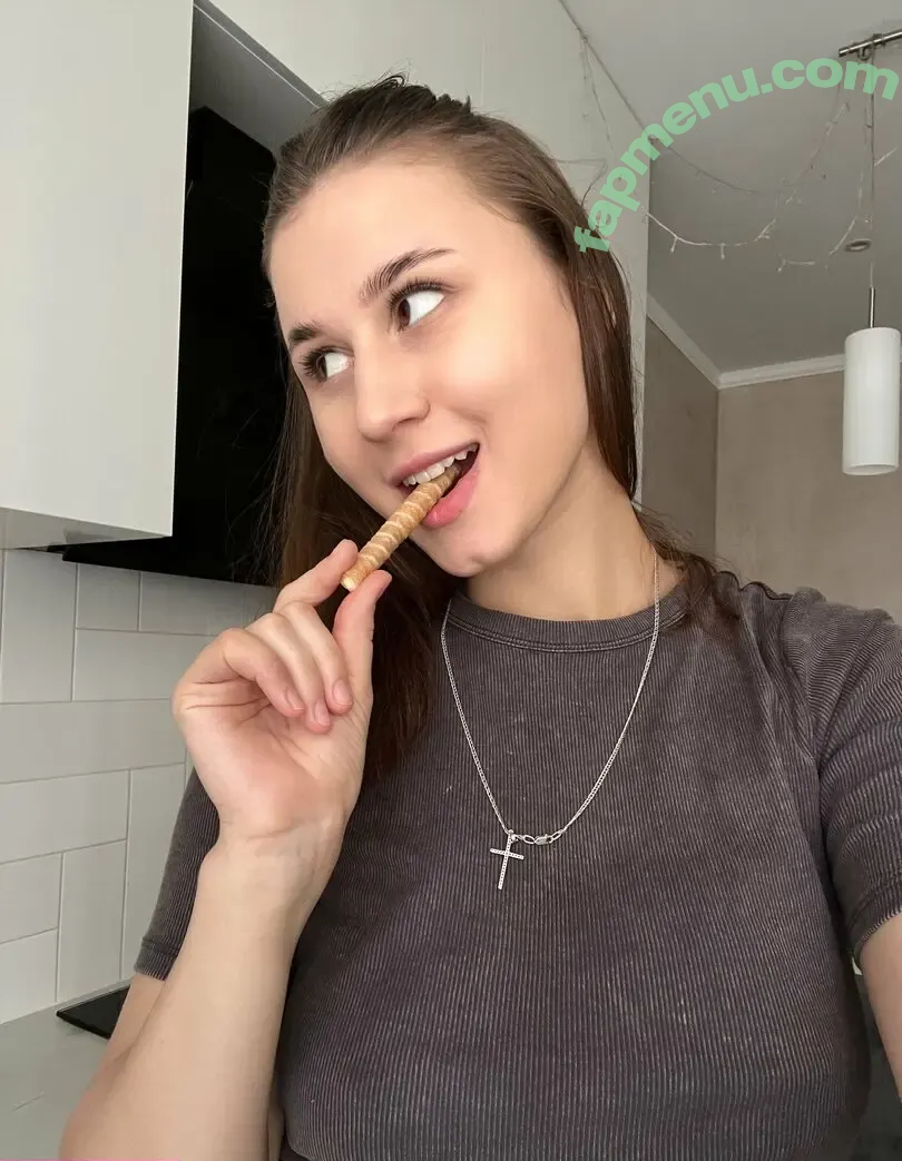 SophieBloom nude photo #0077 (Lullilu / hensoir / lafemfatal)