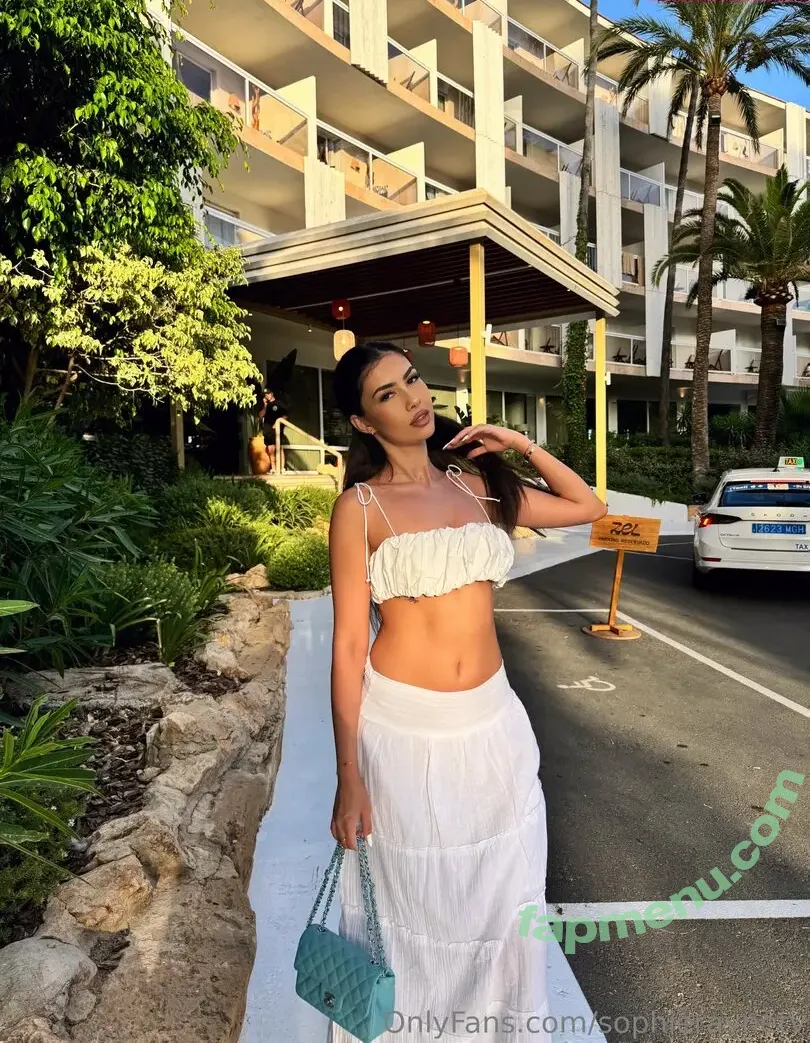 sophieraynetv nude photo #0024 (sophieraynetv)