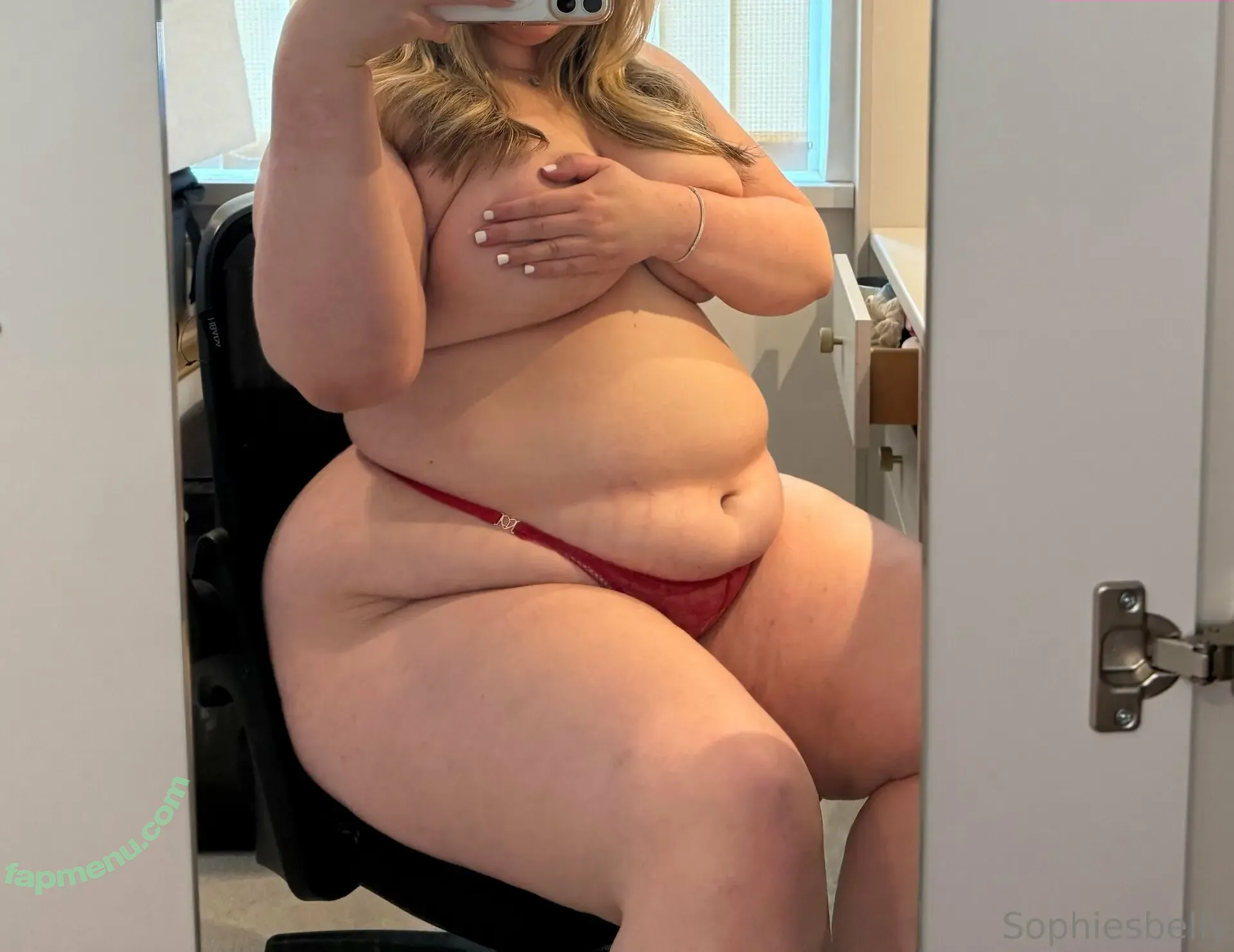 sophiesbelly nude photo #0019 (sophiebellybelly)