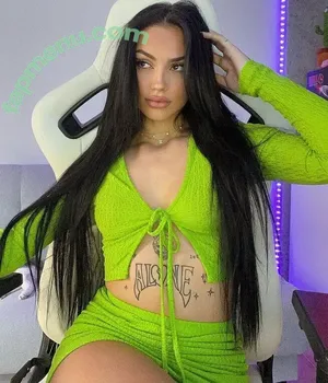  nude photo #0009
